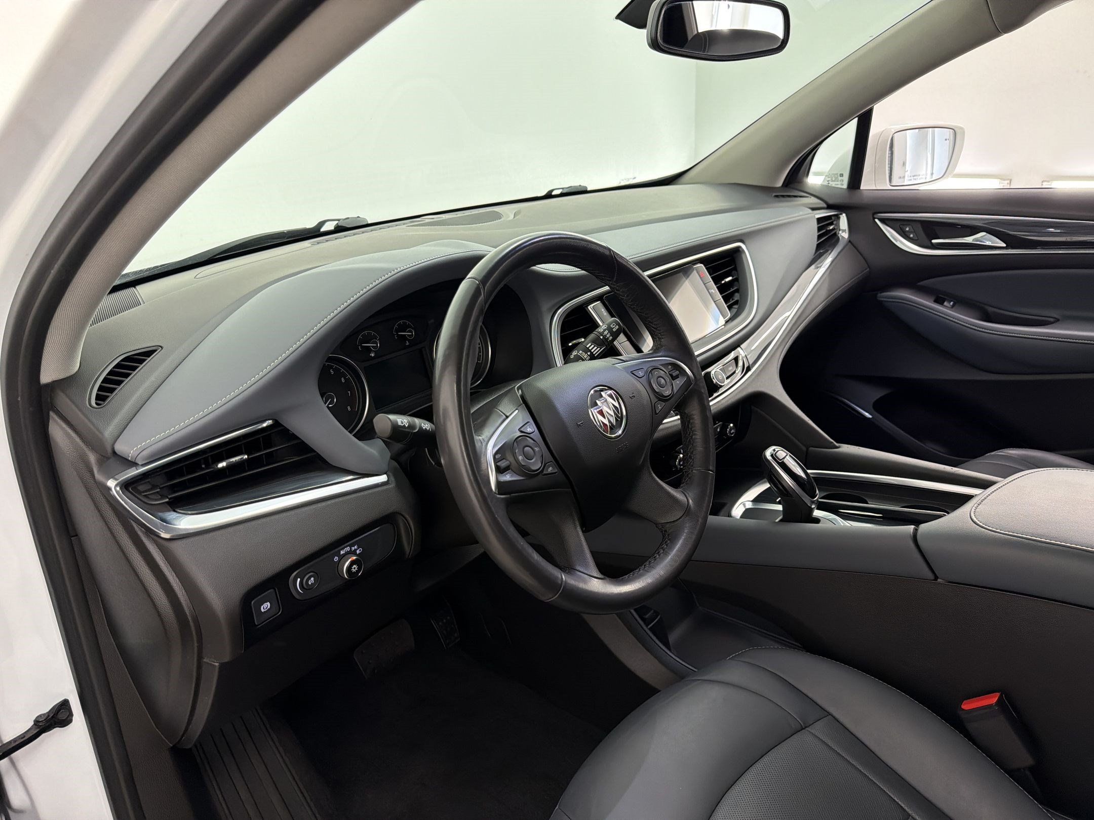 Used 2021 Buick Enclave Essence AWD/4WD image 4