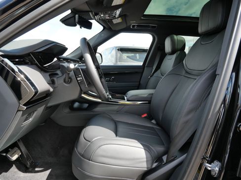 New 2026 Land Rover Range Rover Sport Dynamic SE AWD/4WD image 3