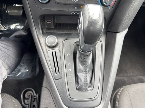 Used 2015 Ford Focus SE FWD image 23