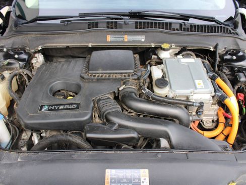 Used 2020 Ford Fusion Titanium FWD image 4