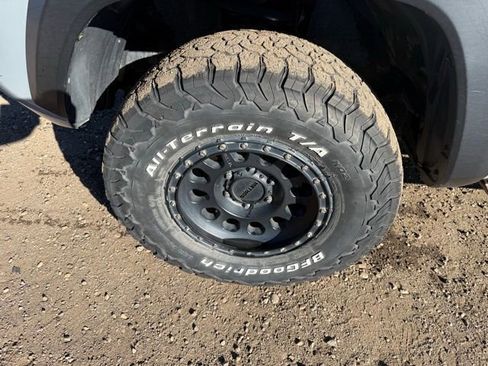 Used 2019 Toyota Tacoma TRD Off-Road w/ Technology Package image 8