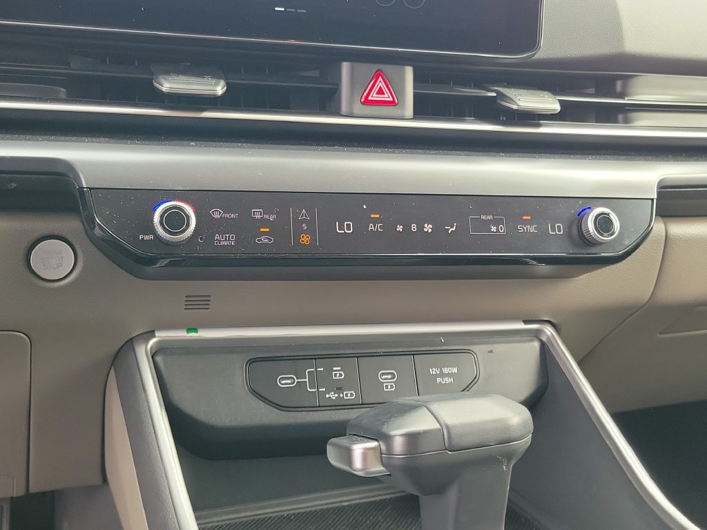 Used 2026 Kia Carnival FWD image 28