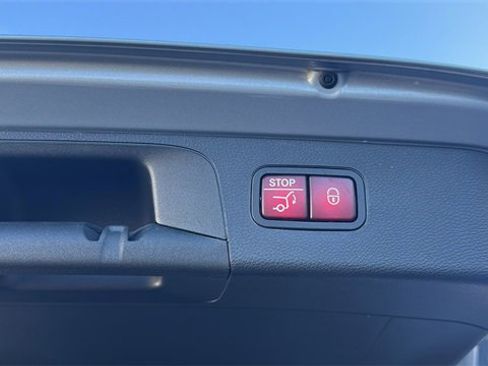 Certified 2022 Mercedes-Benz GLC 300 4MATIC image 38