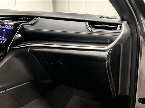 Used 2022 Jeep Grand Cherokee Altitude AWD/4WD image 19