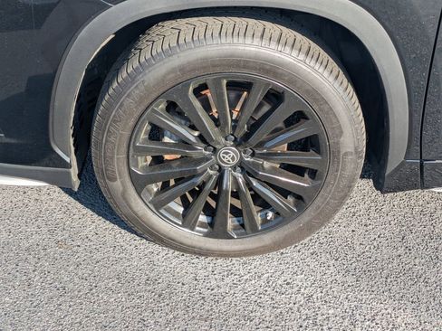 Used 2024 Toyota Highlander XSE image 12