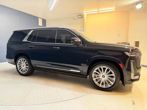 Used 2024 Cadillac Escalade Premium Luxury w/ Performance Package AWD/4WD image 6