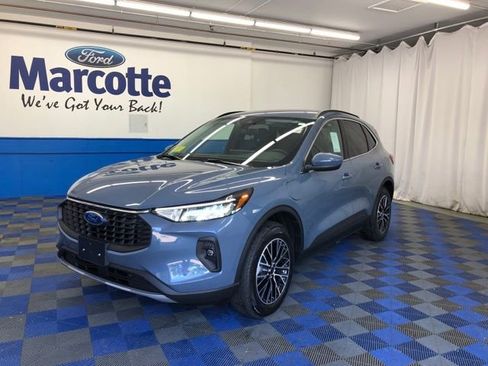 New 2025 Ford Escape SE image 1