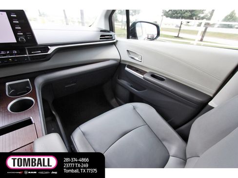 Used 2022 Toyota Sienna XLE FWD image 11