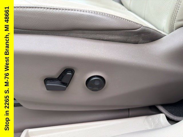 Used 2017 Chrysler Pacifica Touring-L Plus FWD image 14