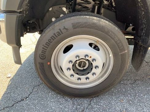 New 2024 Ford F450 XL w/ XL Chrome Package image 31