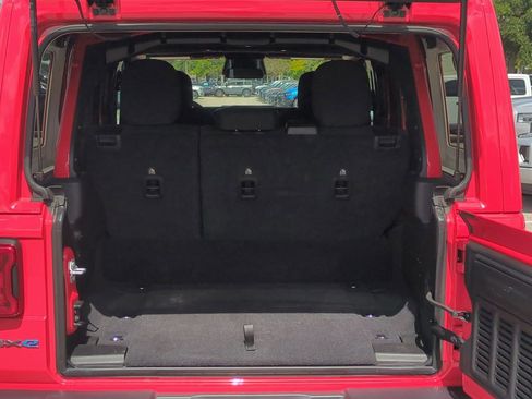 Used 2025 Jeep Wrangler Unlimited Rubicon 4xe w/ Convenience Group AWD/4WD image 14