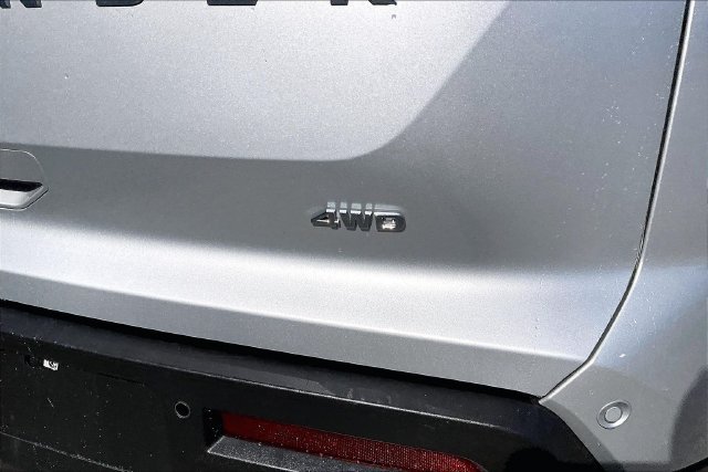 Used 2024 Nissan Pathfinder S AWD/4WD image 23