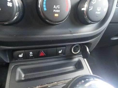 Used 2015 Jeep Patriot Latitude AWD/4WD image 19
