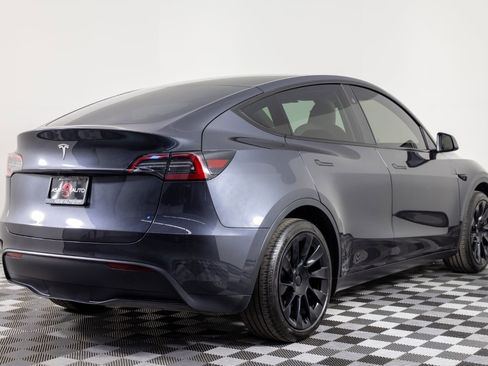 Used 2024 Tesla Model Y Long Range image 7