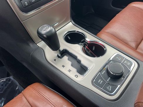 Used 2013 Jeep Grand Cherokee Overland image 28