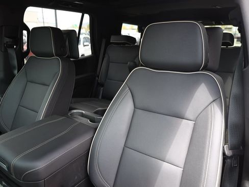 New 2026 GMC Yukon Elevation w/ Elevation Premium Package AWD/4WD image 17