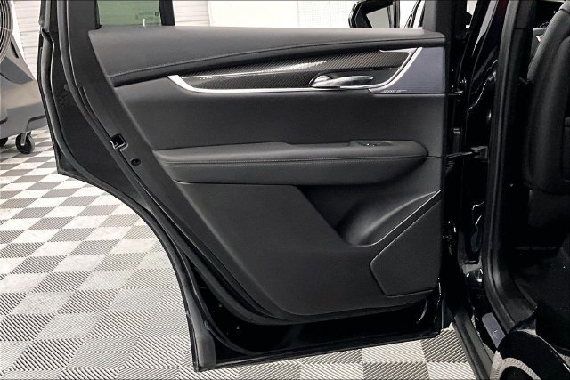 Used 2024 Cadillac XT6 Sport w/ LPO, ONYX Package AWD/4WD image 23