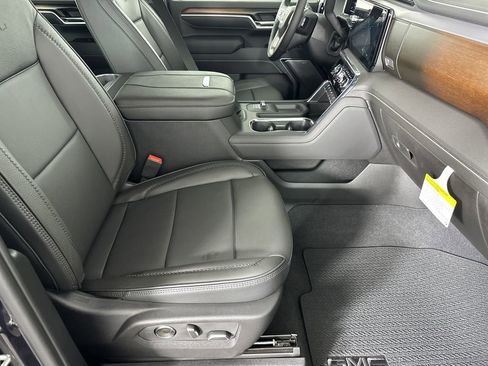 New 2025 GMC Sierra 2500 Denali w/ Denali Reserve Package image 12