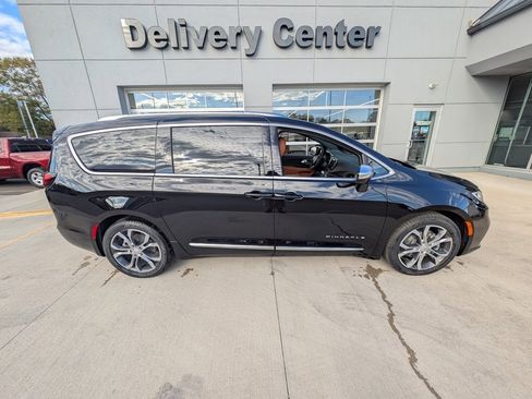 New 2026 Chrysler Pacifica Pinnacle w/ Trailer Tow Group image 4
