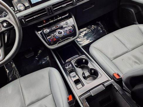 Used 2022 Lincoln Corsair AWD w/ Premium Package image 12