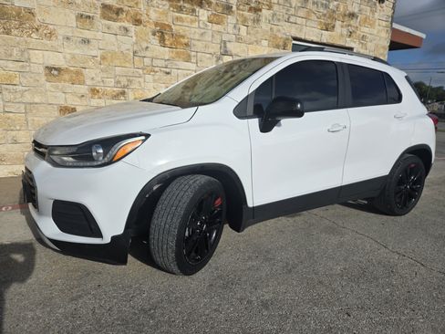 Used 2020 Chevrolet Trax LT w/ Redline Edition FWD image 2
