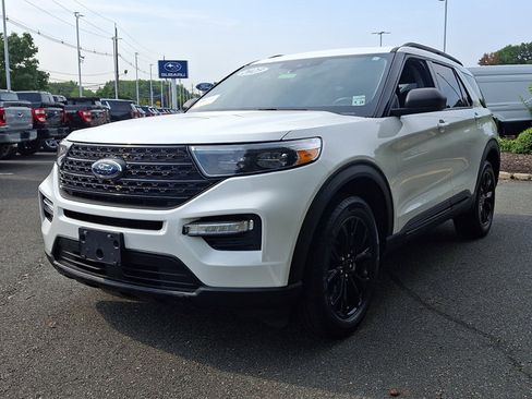 Certified 2023 Ford Explorer XLT w/ Equipment Group 202A AWD/4WD image 4