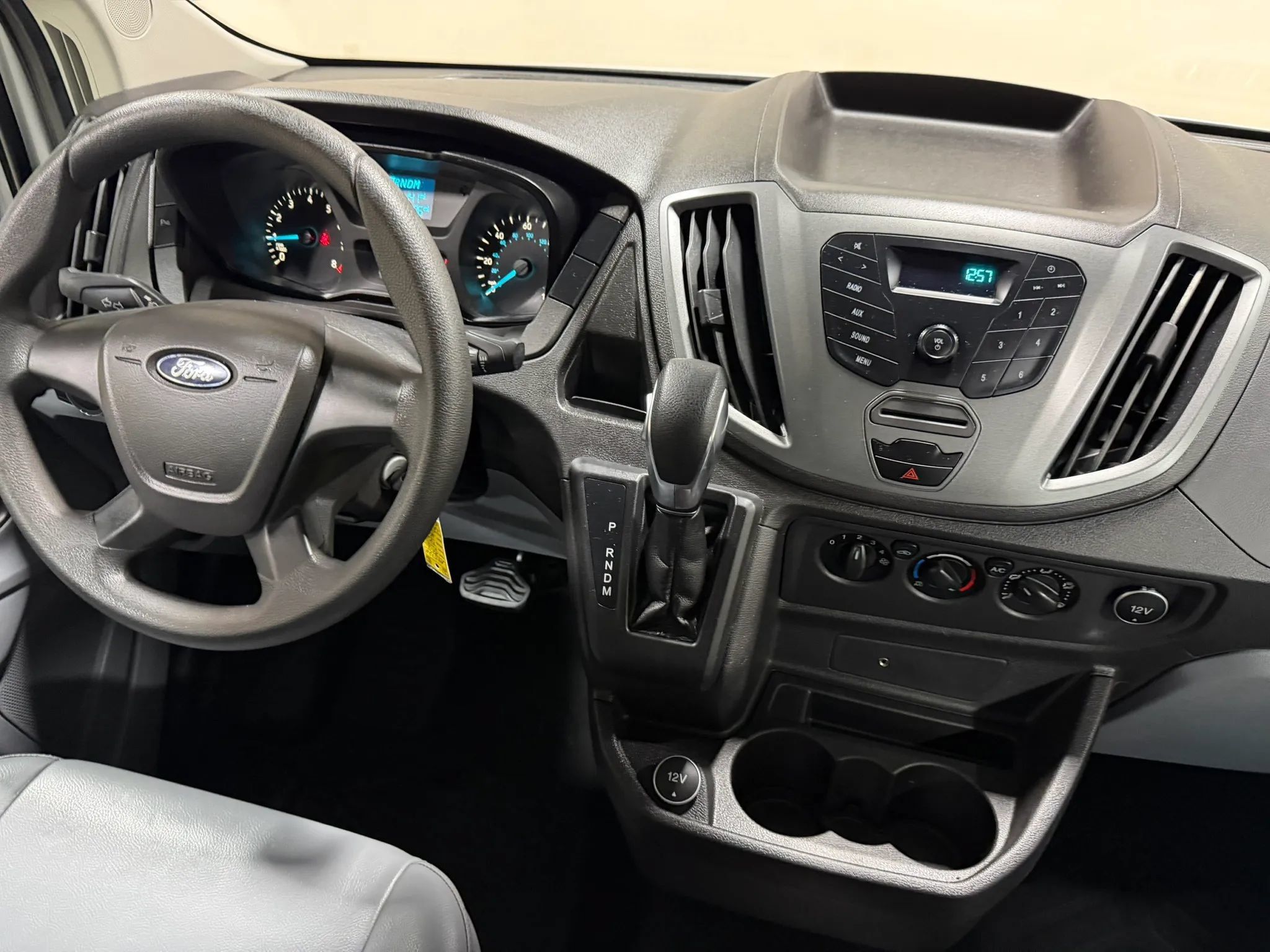 Used 2018 Ford Transit 150 XL RWD image 47
