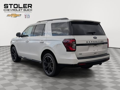 Used 2023 Ford Expedition Limited image 3