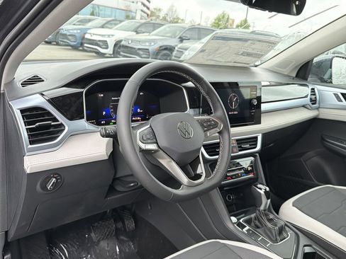 New 2026 Volkswagen Taos SE FWD image 10