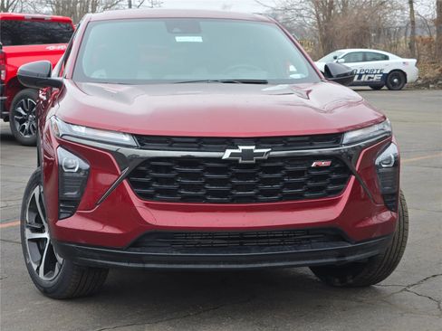 Used 2024 Chevrolet Trax RS w/ Driver Confidence Package image 3