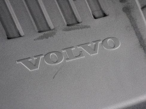 Certified 2025 Volvo V60 B5 Cross Country Plus image 25