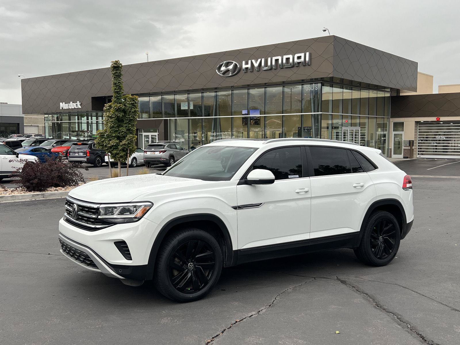 Used 2022 Volkswagen Atlas Cross Sport SE FWD image 1