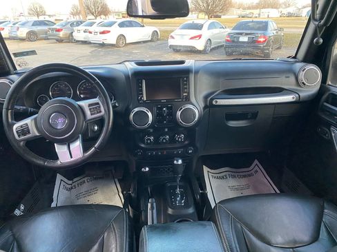 Used 2016 Jeep Wrangler Unlimited Rubicon image 6