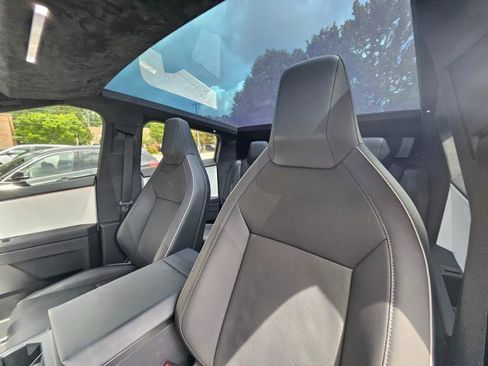 Used 2024 Tesla Cybertruck AWD Crew Cab image 40