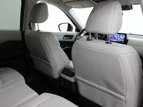 New 2026 Nissan Pathfinder SL FWD image 19