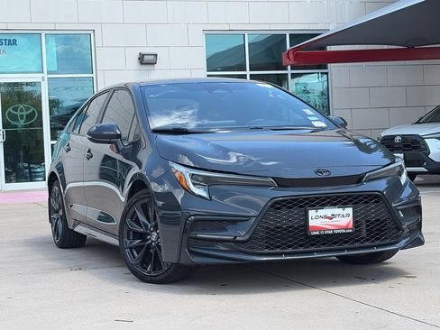 Used 2025 Toyota Corolla SE FWD image 2
