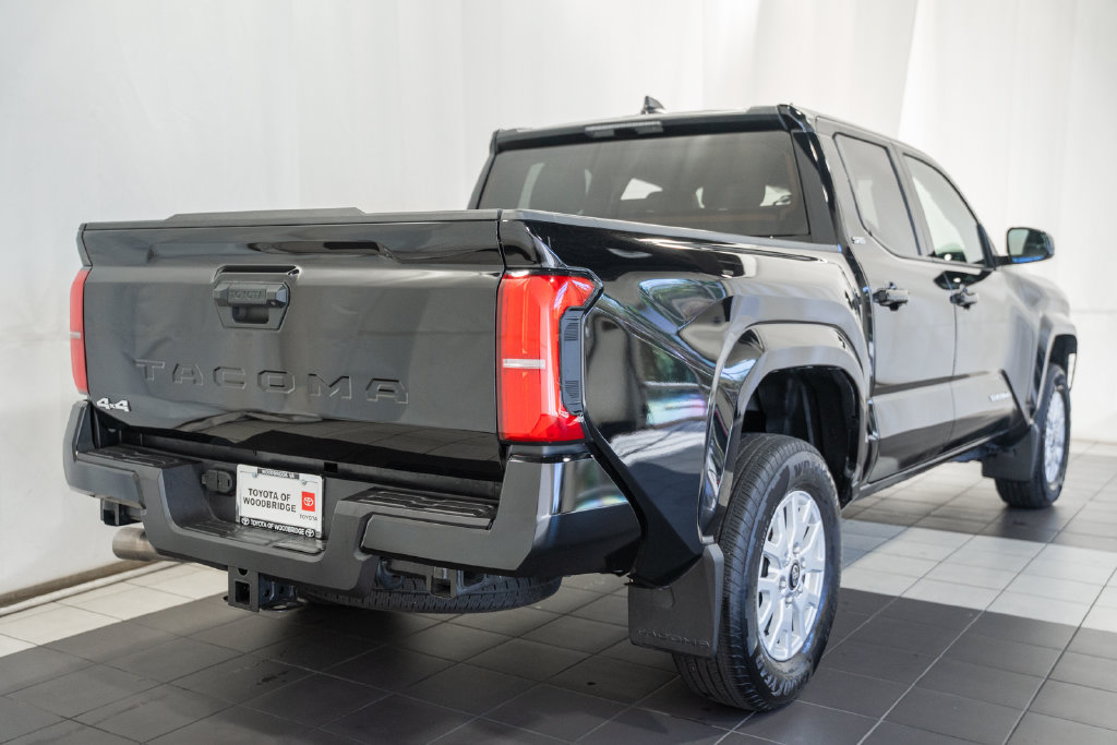 Certified 2025 Toyota Tacoma SR5 AWD/4WD image 4