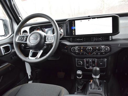 Certified 2024 Jeep Wrangler Sahara w/ Technology Group image 30