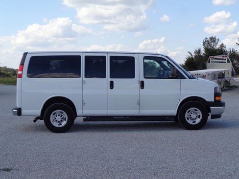 Used 2018 Chevrolet Express 3500 LS RWD image 1