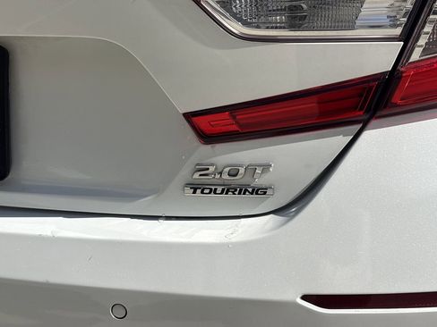 Used 2018 Honda Accord Touring image 11