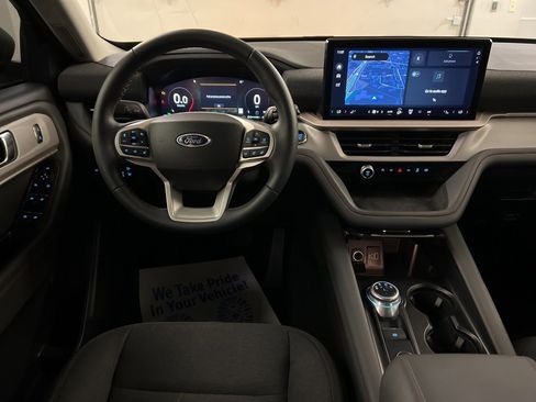 Certified 2025 Ford Explorer Active image 8
