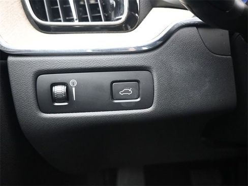 Used 2022 Volvo XC60 B6 Inscription w/ Advanced Package image 29