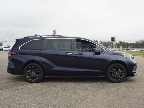 Used 2023 Toyota Sienna XSE image 21
