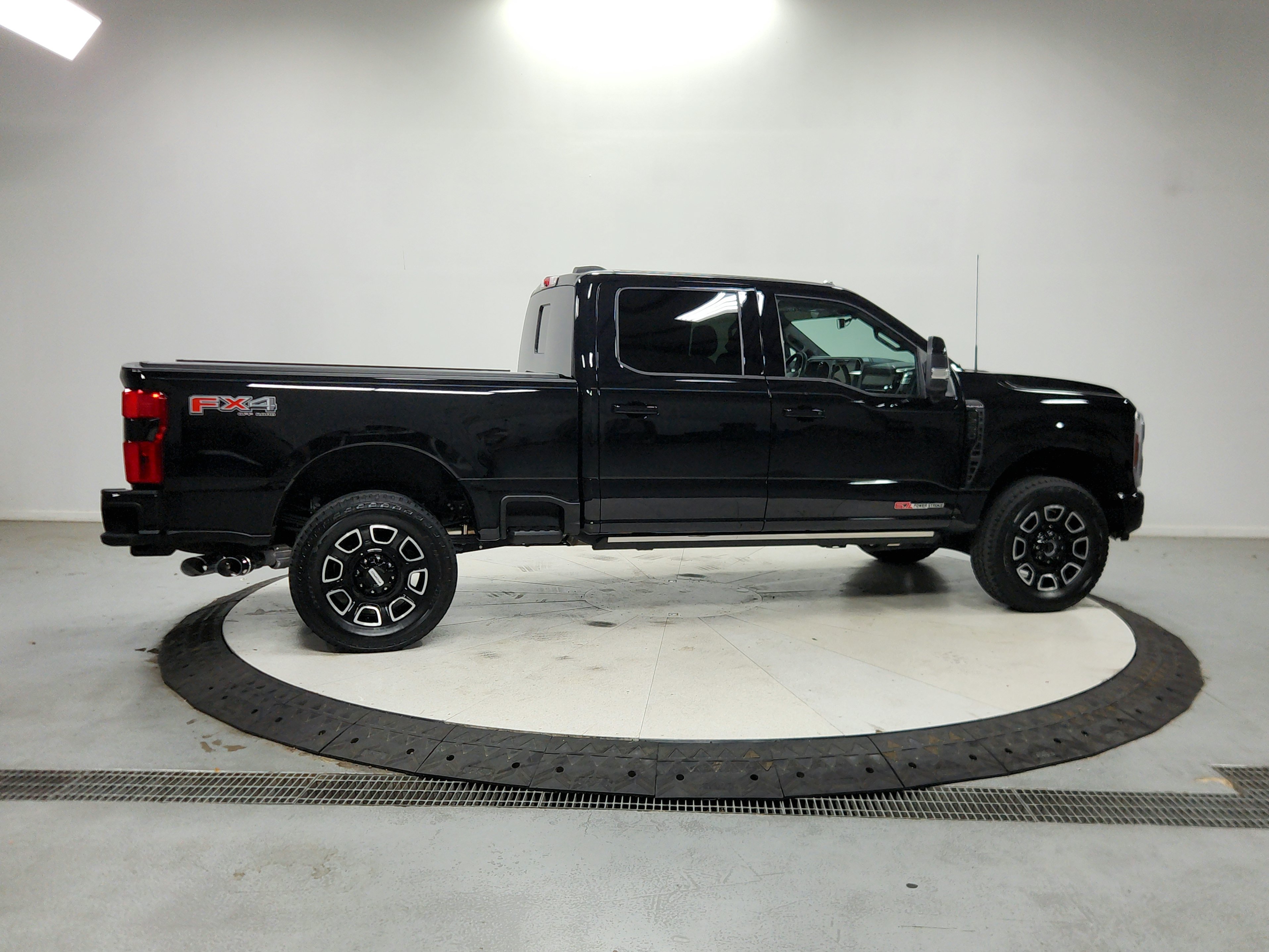 Used 2026 Ford F250 Platinum AWD/4WD image 9