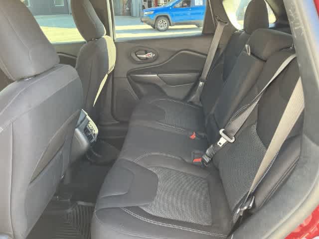 Used 2020 Jeep Cherokee Latitude FWD image 15