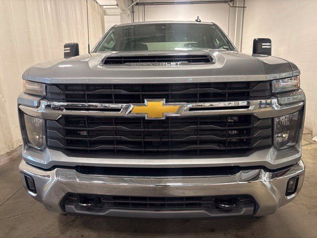 Used 2025 Chevrolet Silverado 2500 LT w/ Convenience Package AWD/4WD image 2