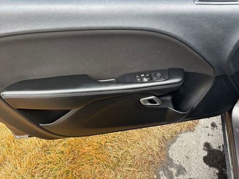 Used 2016 Dodge Challenger SXT image 10