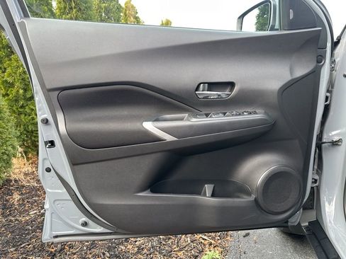 Used 2023 Nissan Kicks SV image 8