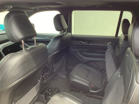 Used 2023 Jeep Grand Cherokee L Laredo AWD/4WD image 10