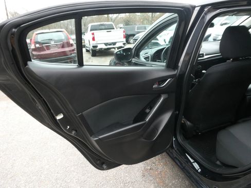 Used 2017 MAZDA MAZDA3 Sport image 27